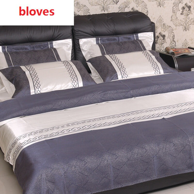 Bloves家纺 打造精致睡眠空间，从皮艺床到灰条纹五件套的和谐搭配